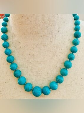 Graduated Turquoise Color Howlite Knotted Stone Beaded Necklace, 18” + extender